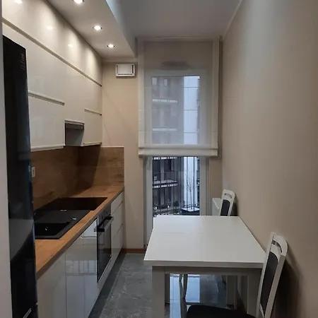 Garbary 84 Parking Free アパート *