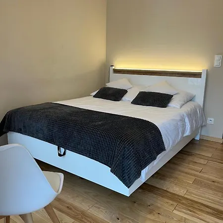 Апартаменти Garbary 84 Parking Free Познань